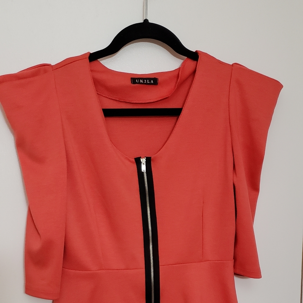 Blouse, poofy sleaves. Orange color.